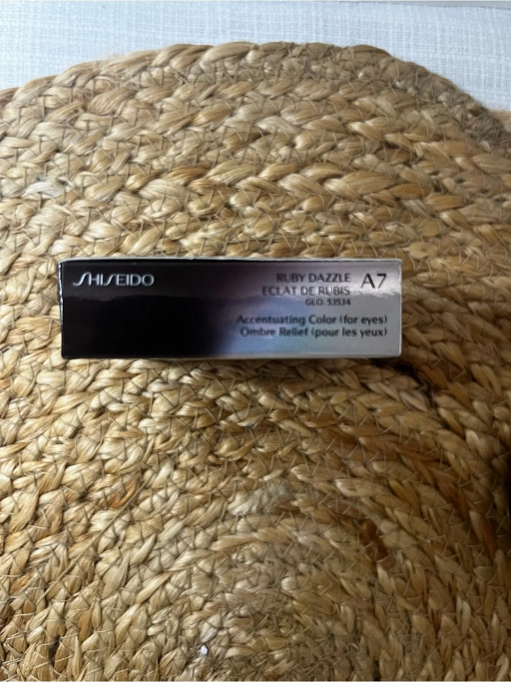 Shiseido The Make up Accentuating Eyeshadow A7 (Ruby Dazzle) NWT